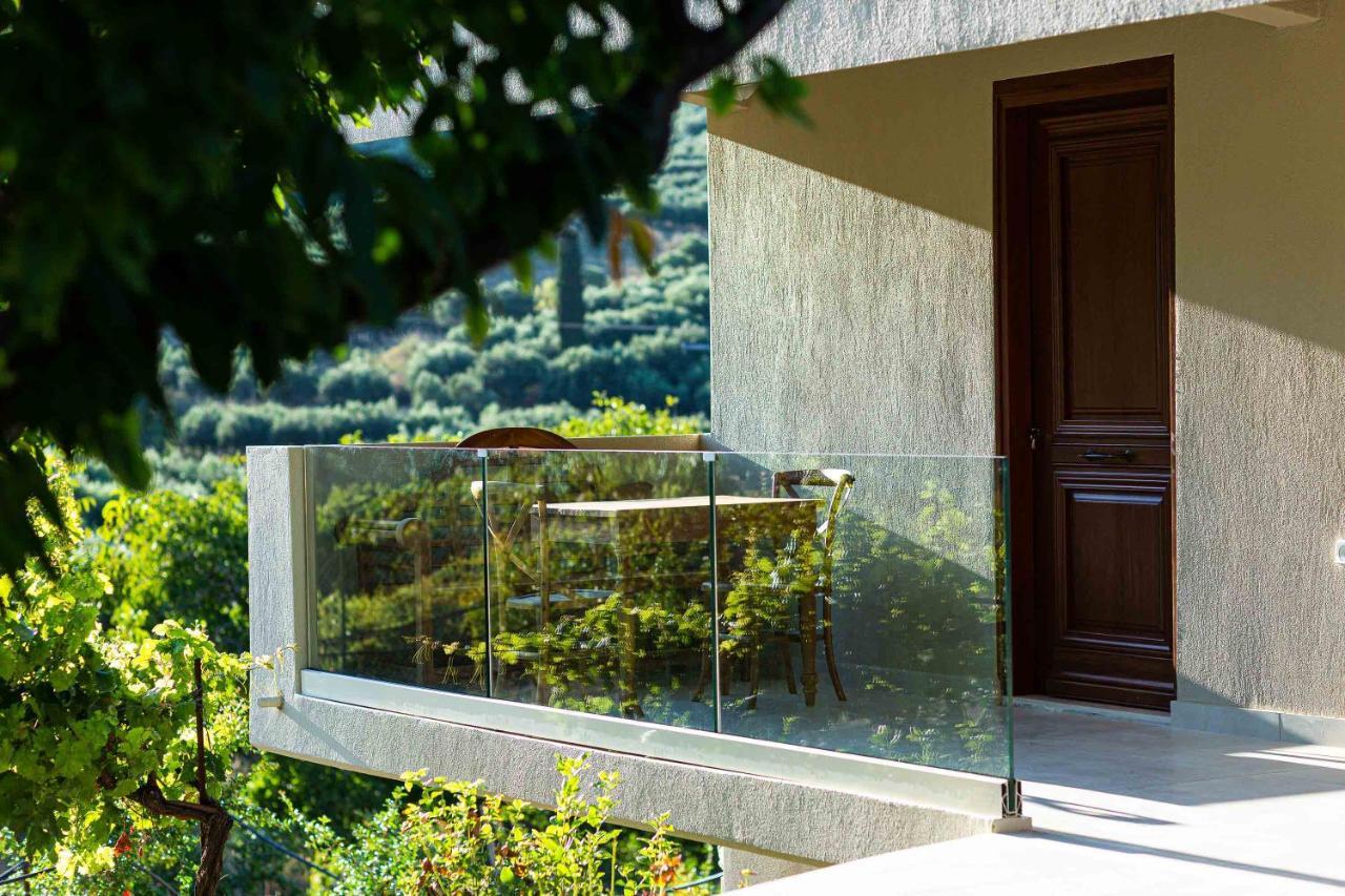Villa Mantilari Wine Estate 7 Apartments 2 Private Pools 1 Heated Tennis Court Fitness Center Archanes Exteriér fotografie