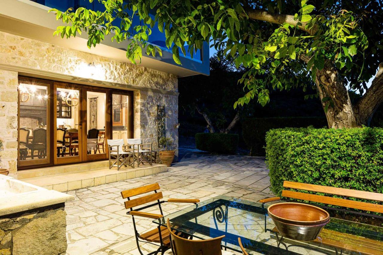 Villa Mantilari Wine Estate 7 Apartments 2 Private Pools 1 Heated Tennis Court Fitness Center Archanes Exteriér fotografie