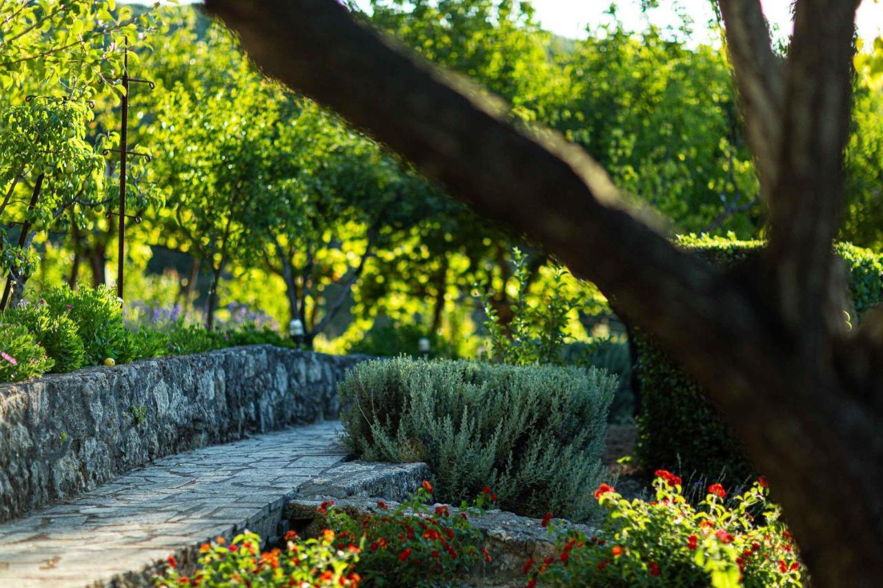 Villa Mantilari Wine Estate 7 Apartments 2 Private Pools 1 Heated Tennis Court Fitness Center Archanes Exteriér fotografie