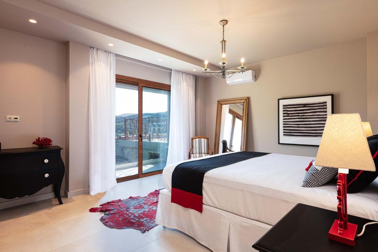 Villa Mantilari Wine Estate 7 Apartments 2 Private Pools 1 Heated Tennis Court Fitness Center Archanes Exteriér fotografie