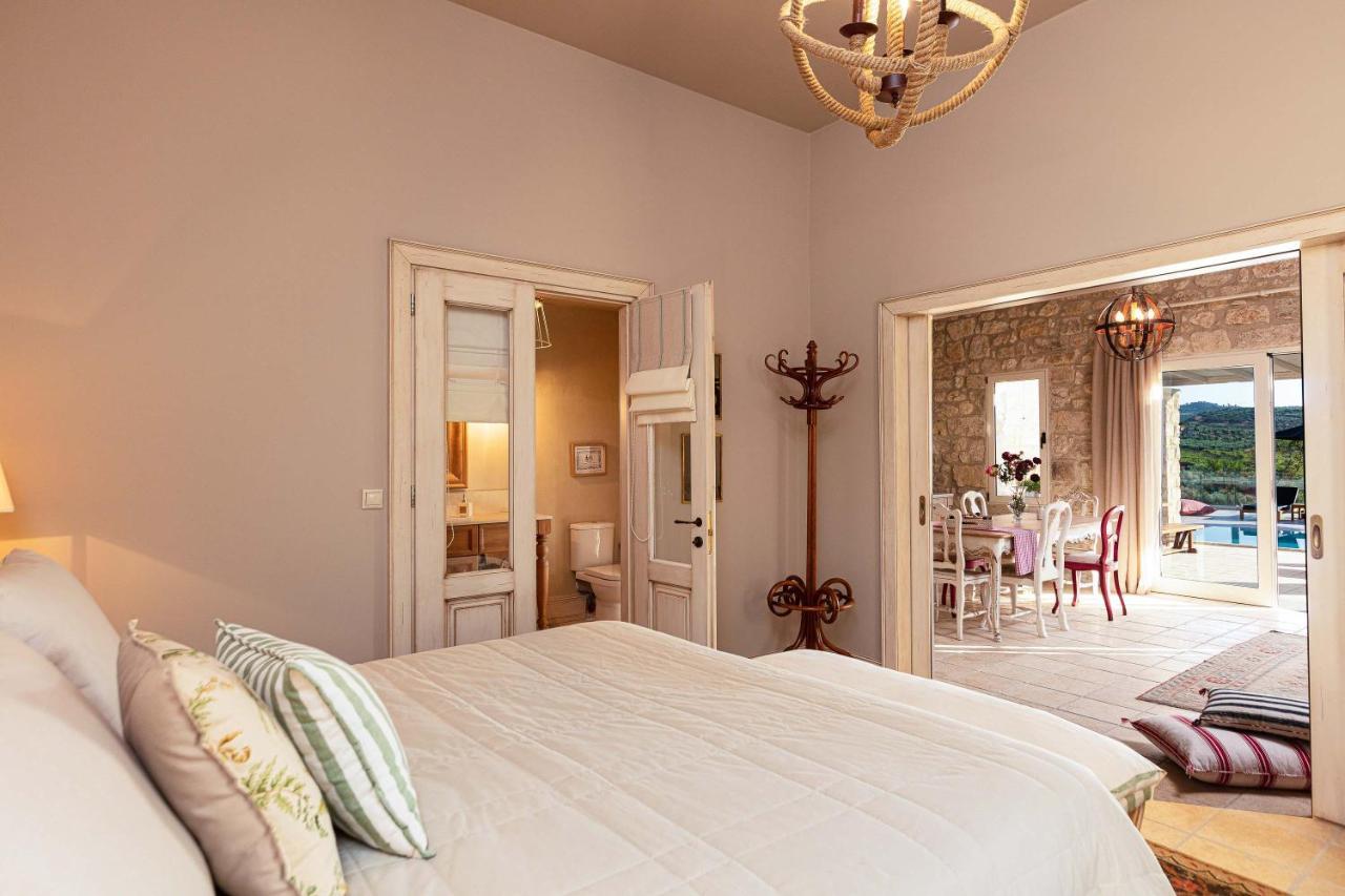 Villa Mantilari Wine Estate 7 Apartments 2 Private Pools 1 Heated Tennis Court Fitness Center Archanes Exteriér fotografie