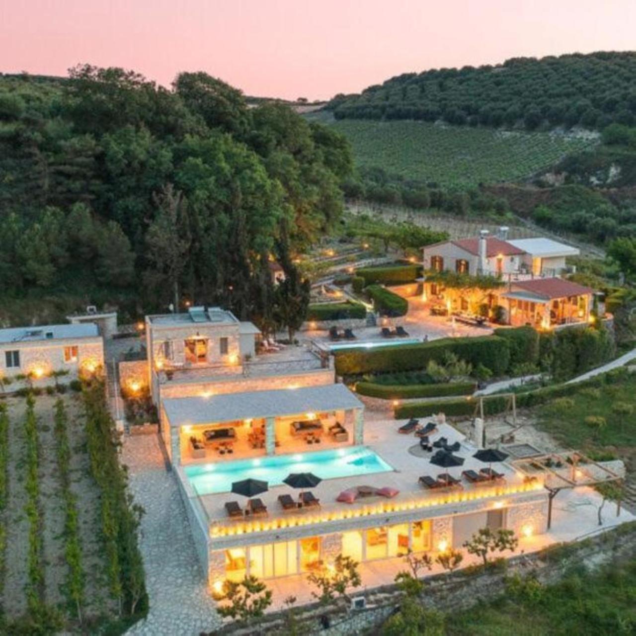 Villa Mantilari Wine Estate 7 Apartments 2 Private Pools 1 Heated Tennis Court Fitness Center Archanes Exteriér fotografie